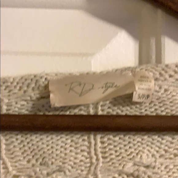 Off the shoulder sweater - Picture 2 of 4